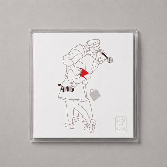 Fine art Coffee Lovers da série Coffee Collectors, criada por Daniel Kondo. Casal se beijando entre apetrechos de café. Impressão 20 × 20 cm em edição limitada.